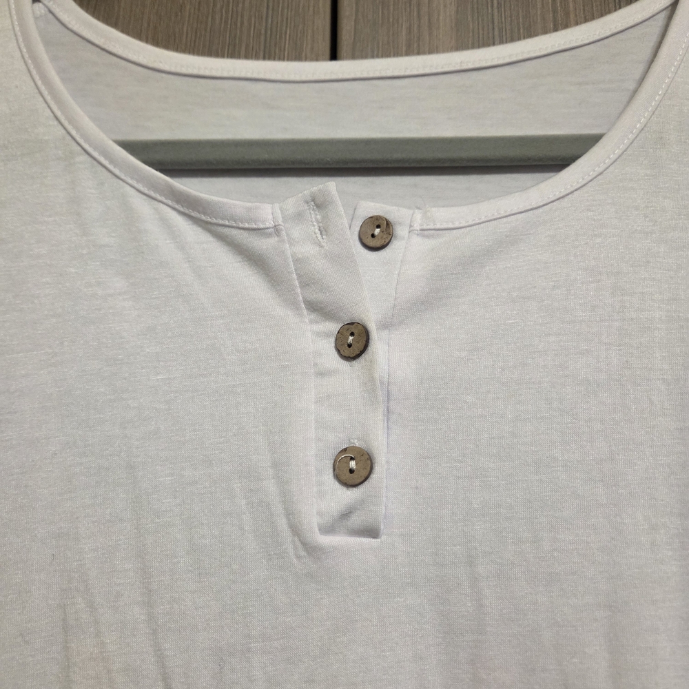 Sleeveless White Top - Picture 3 of 3